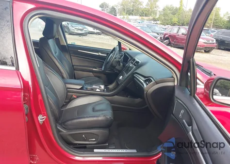 2020 Ford Fusion Plug-In Hybrid Titanium z USA, uszkodzony, nr VIN 3FA6P0SU4LR132193